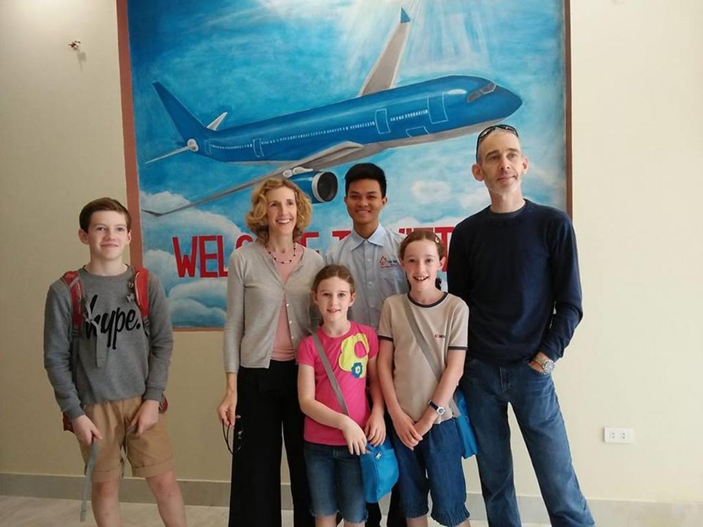 Family Airport Hotel Thach Loi エクステリア 写真